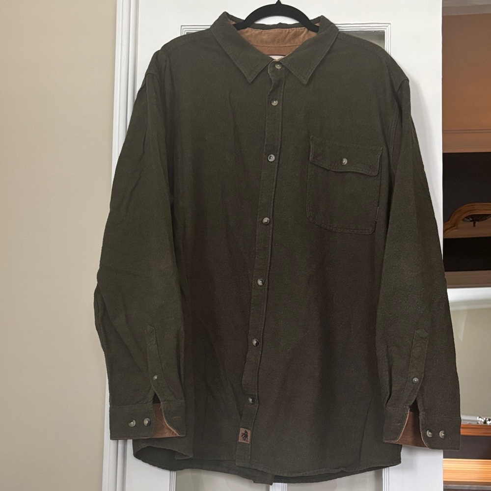 Legendary Whitetails Shirt, Barely worn, Men's Olive Green Button-Up Shirt